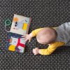 Розвиваюча книжка для коляски Taf Toys: Що одягне ведмедик Пол (12605) купити в магазині “Пустун” Фото 4